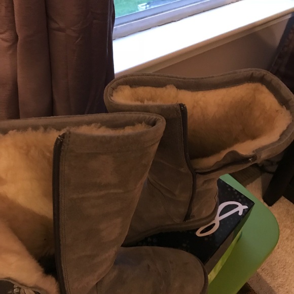 Ugg boots - Picture 2 of 3